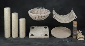 Krabpaal onderdelen, losse sisalpalen, platformen en hangmatten bij Bopets